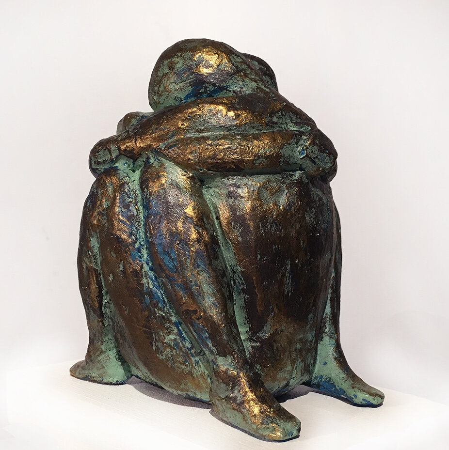 "Tillsammans" skulptur i gips. Höjd 14 cm. 2400 kr.